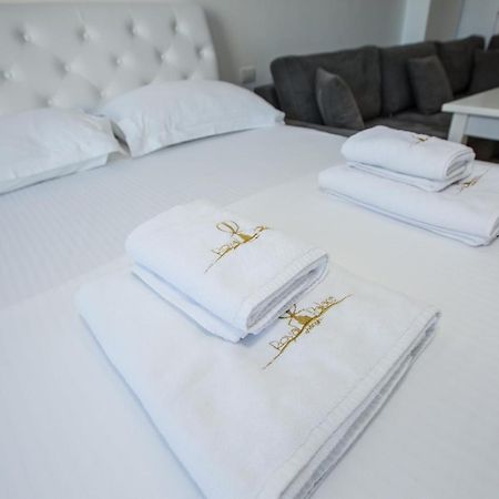 Royal Palace Aparthotel Lezhë Esterno foto