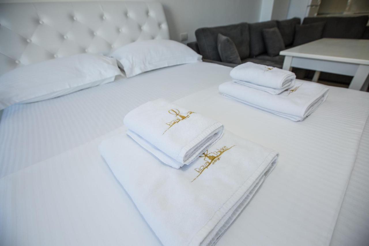 Royal Palace Aparthotel Lezhë Esterno foto