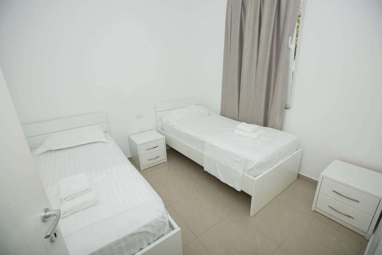 Royal Palace Aparthotel Lezhë Esterno foto