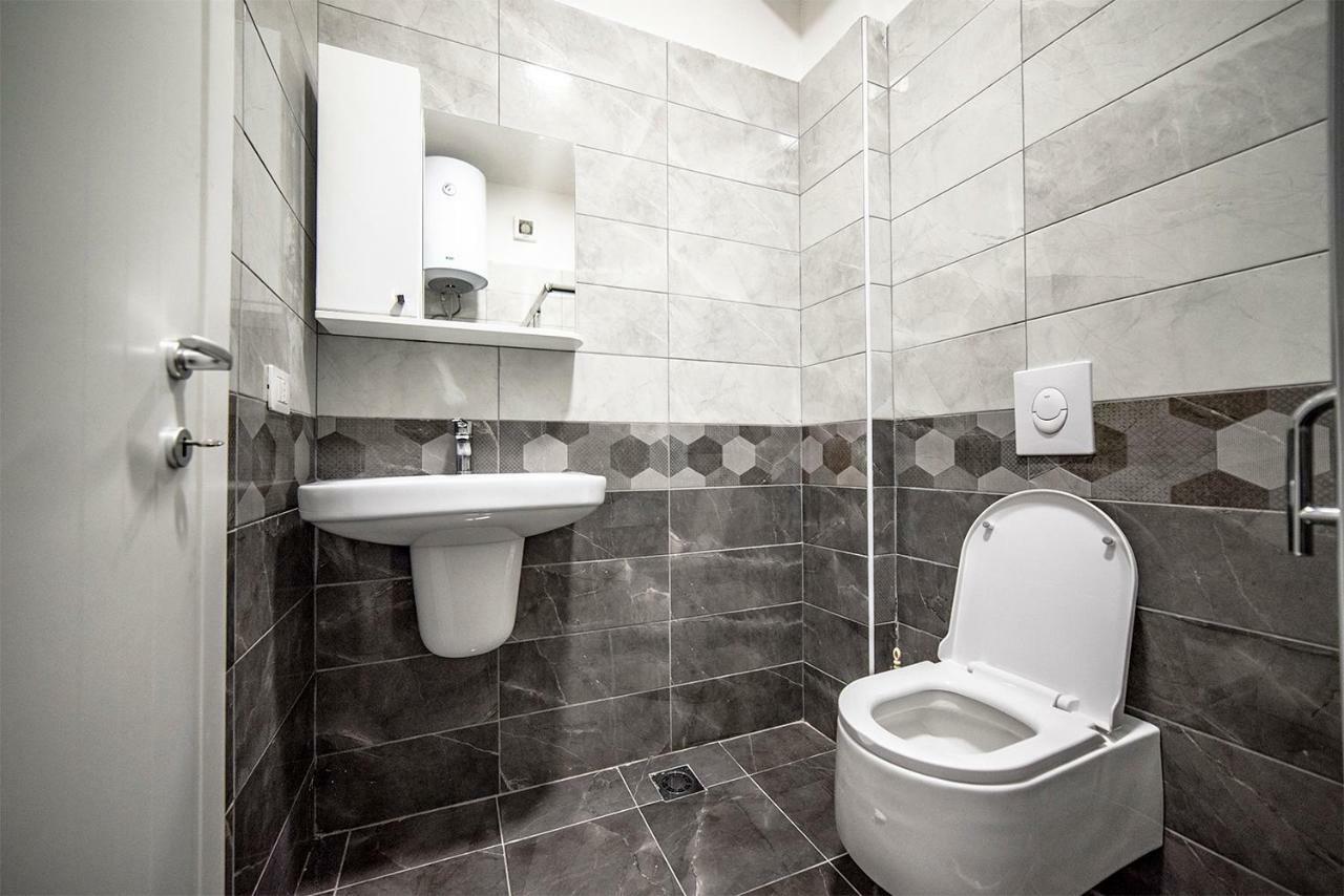 Royal Palace Aparthotel Lezhë Esterno foto