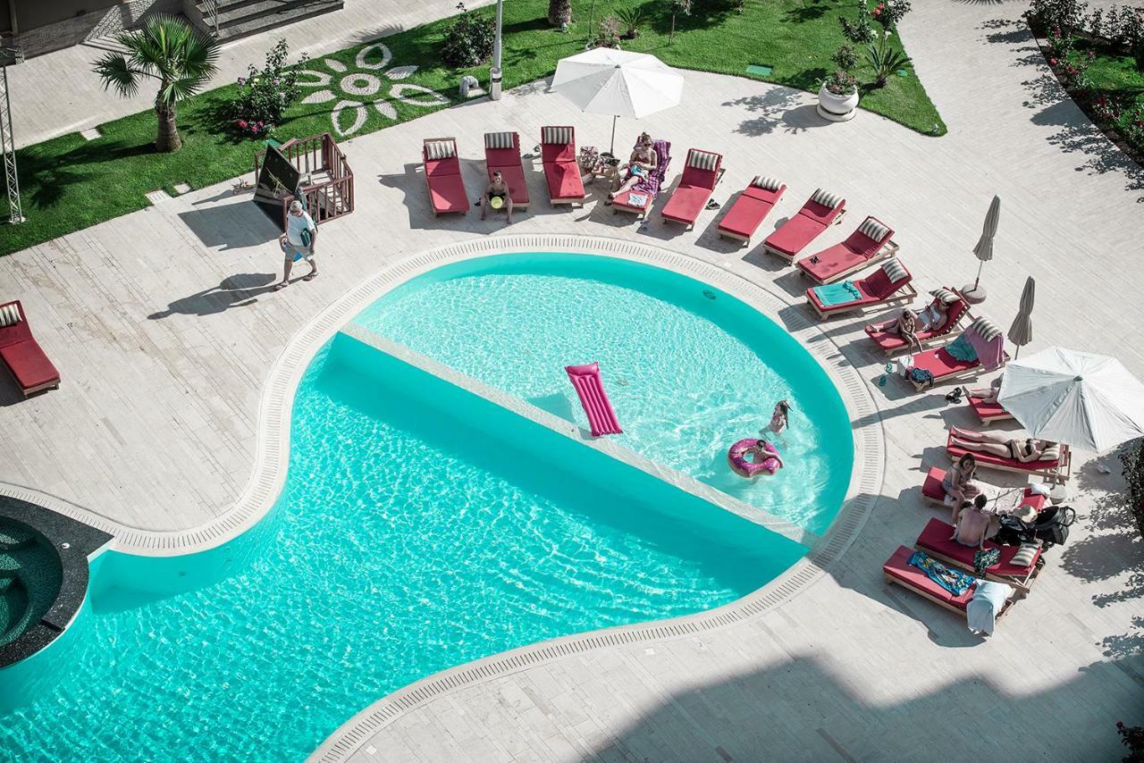 Royal Palace Aparthotel Lezhë Esterno foto
