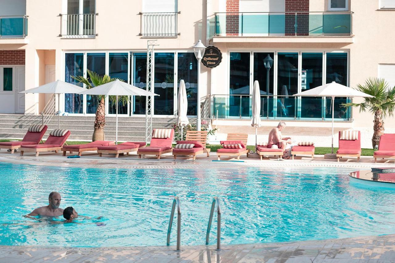 Royal Palace Aparthotel Lezhë Esterno foto