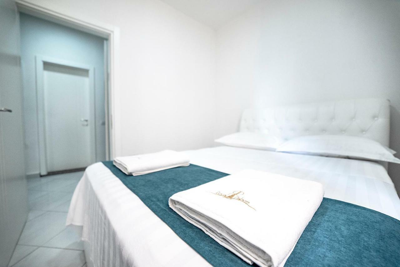 Royal Palace Aparthotel Lezhë Esterno foto